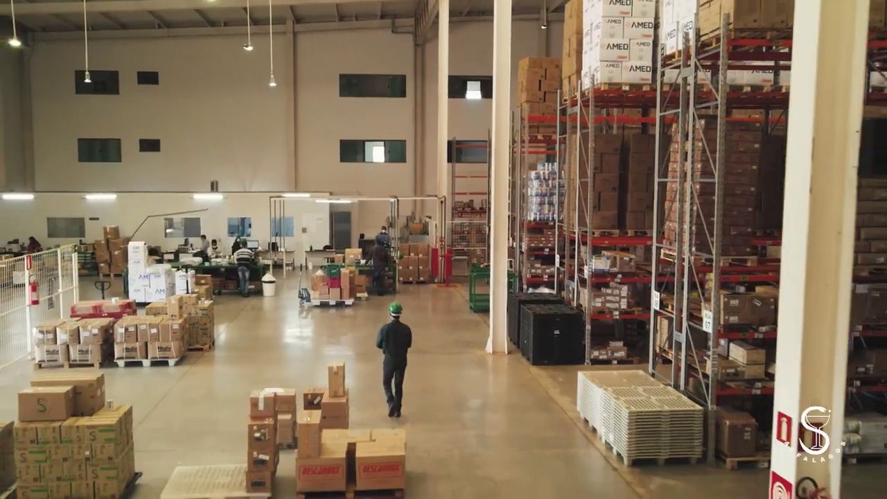 foto do centro de distribuição Alfalagos com mais de 20 anos de tradição no mercado de materiais médicos e hospitalares